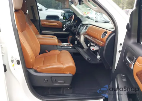 2018 Toyota Tundra 1794 5.7L V8 z USA, uszkodzony, nr VIN 5TFAW5F18JX773887